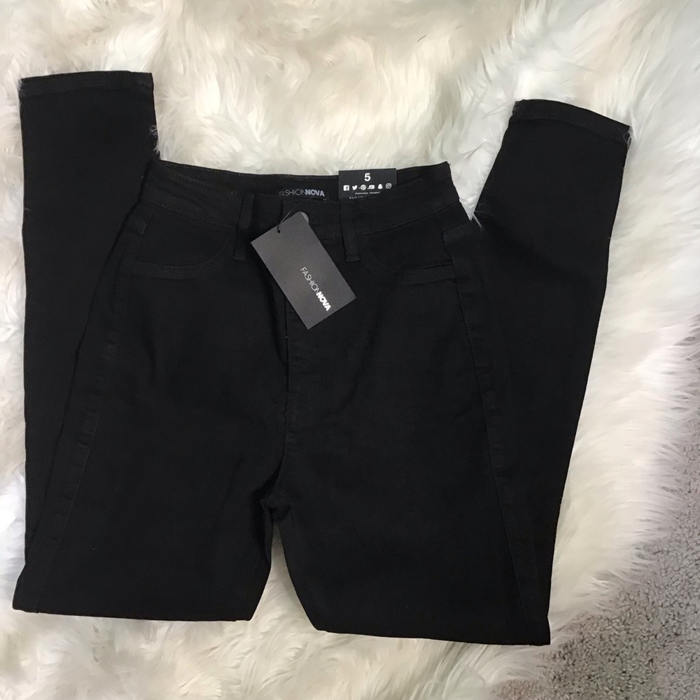 Black hi waist skinny jeans nwt shorter length
